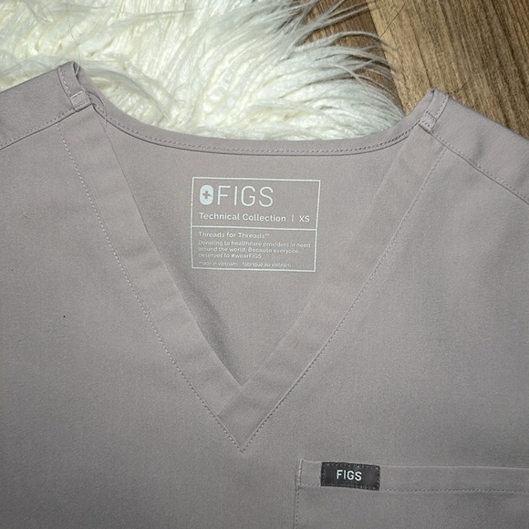 Figs Scrub Set, slate high waisted jogger and top - Picture 6 of 8
